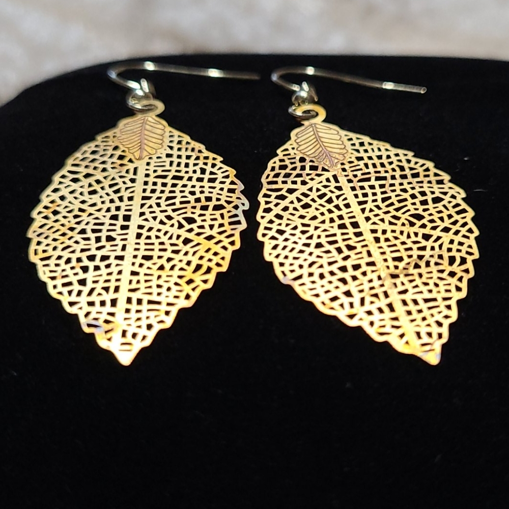 NEW Leaf Earrings Filigree Dangling Feathers Pierced Goldtone Drop Feminine Edge - Picture 5 of 7